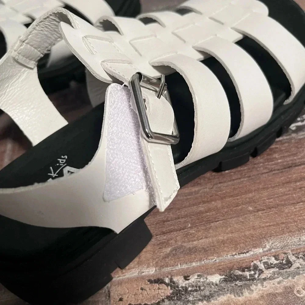 Mia Kids White Thick Strapped Sandals Girls‎ 4